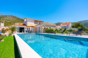 Villa Mirage with Private Heated Pool